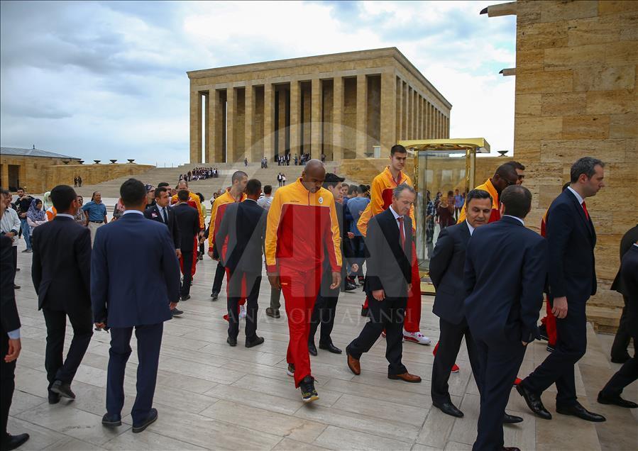 Galatasaray Odeabank Ata'nın huzurunda