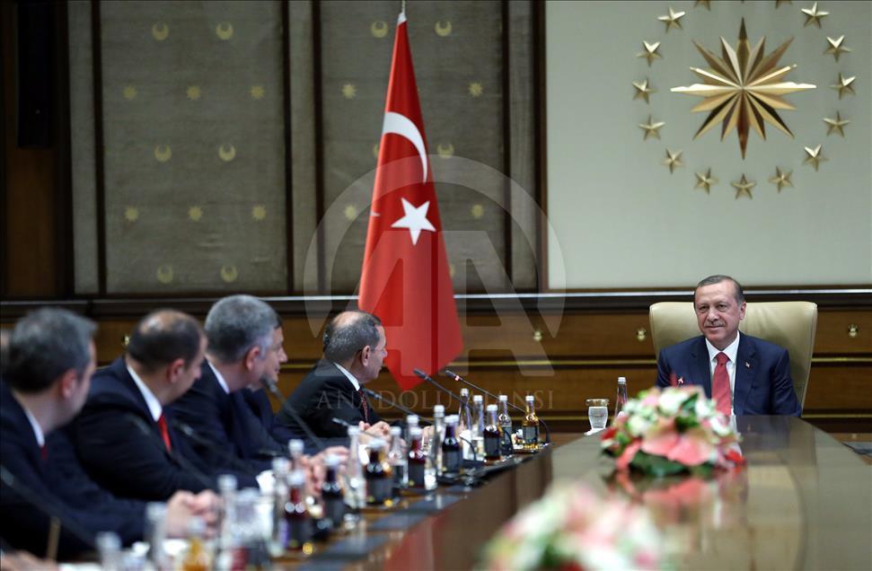 Cumhurbaşkanı Erdoğan Galatasaray Erkek Basketbol Takımı'nı kabul etti