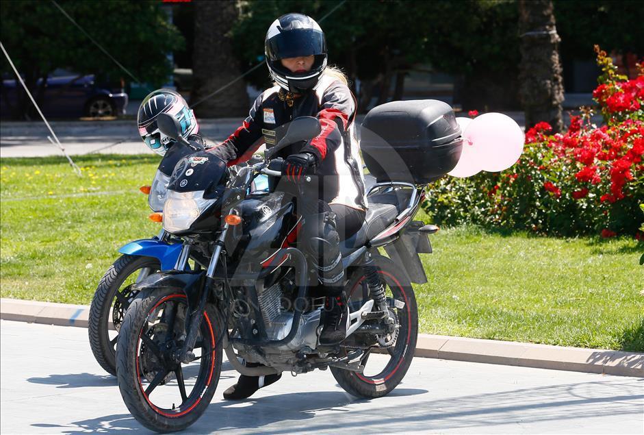 Kadın motosikletçiler "Trafikte Biz de Varız" dedi