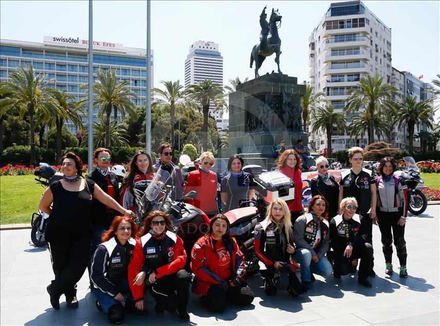 Kadın motosikletçiler "Trafikte Biz de Varız" dedi