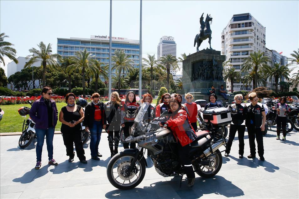 Kadın motosikletçiler "Trafikte Biz de Varız" dedi