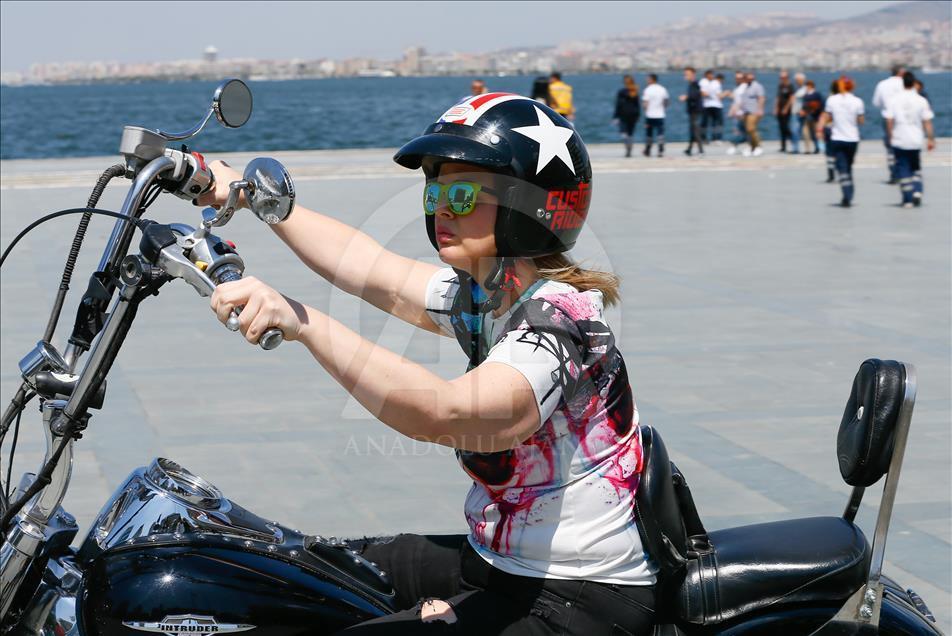 Kadın motosikletçiler "Trafikte Biz de Varız" dedi