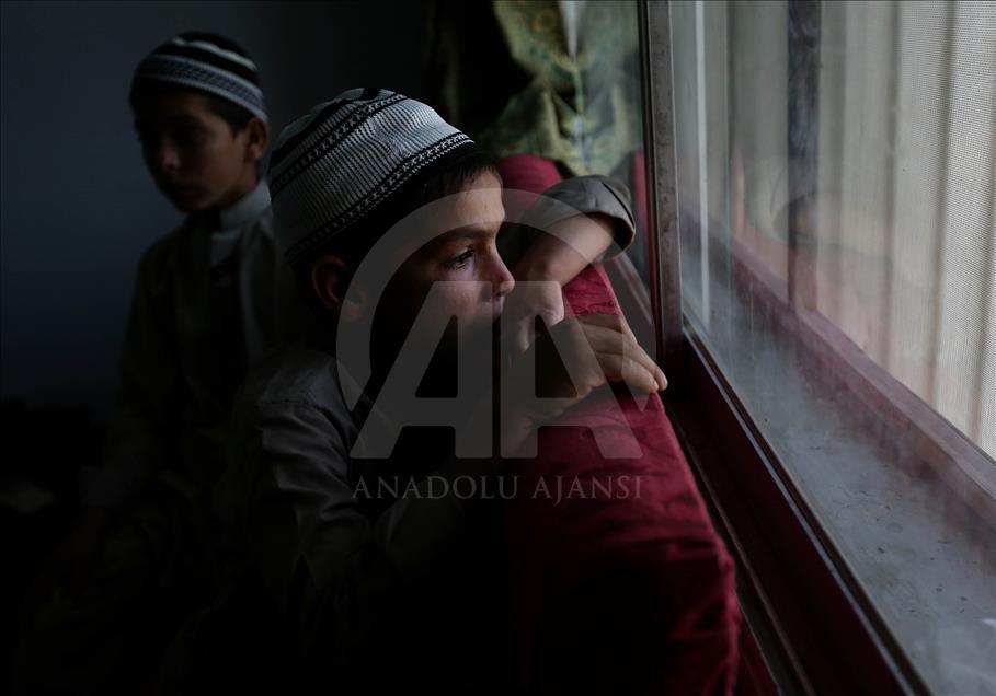 2 Pakistani siblings who become paralyzed each night