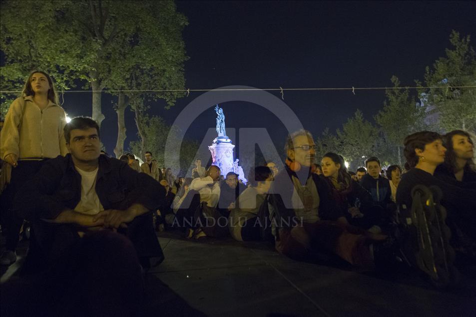 Fransa'da "gece ayakta" eylemi