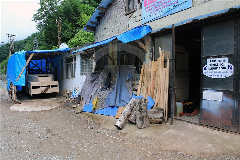  Uzungöl'e kestane ağacından 'tahtabüs' tasarladı 