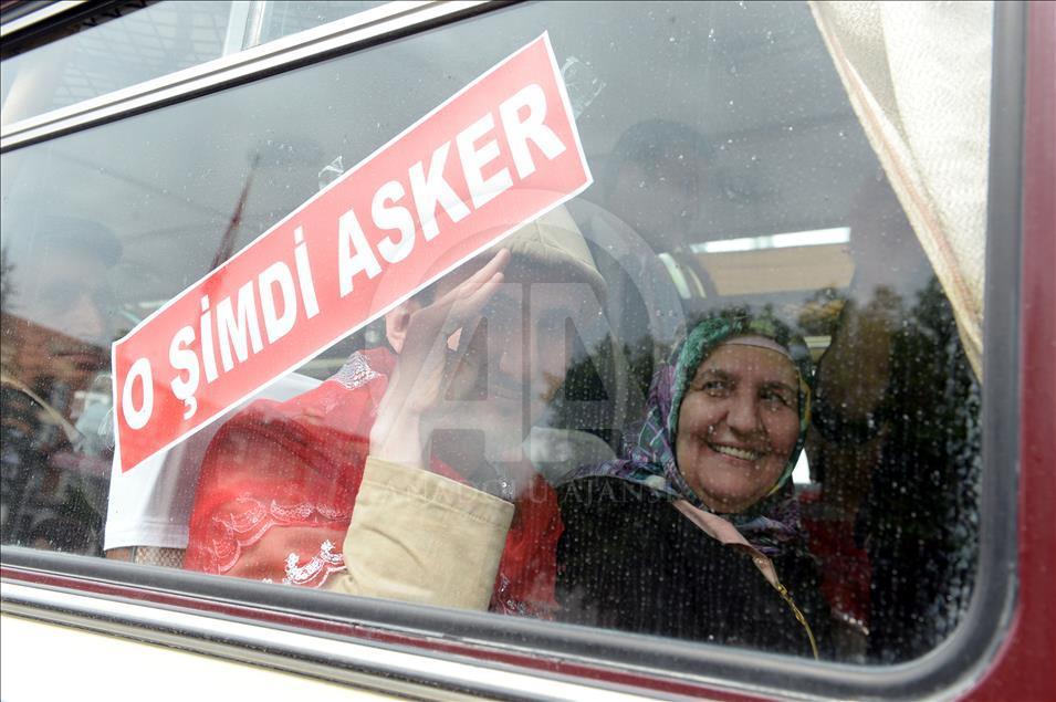 Temsili askerlik yapacak Mehmetçikler birliklerine teslim oldu