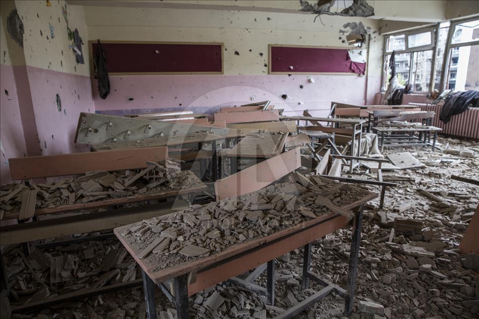 Teröristlerin harabeye çevirdiği okullar için yıkım kararı