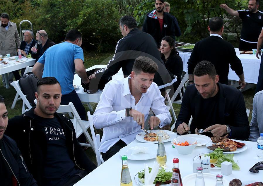 Beşiktaş şampiyonluğunu kutluyor