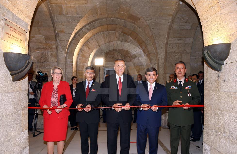 Sancar'ın Nobel Ödülü'nü Anıtkabir'e takdim töreni