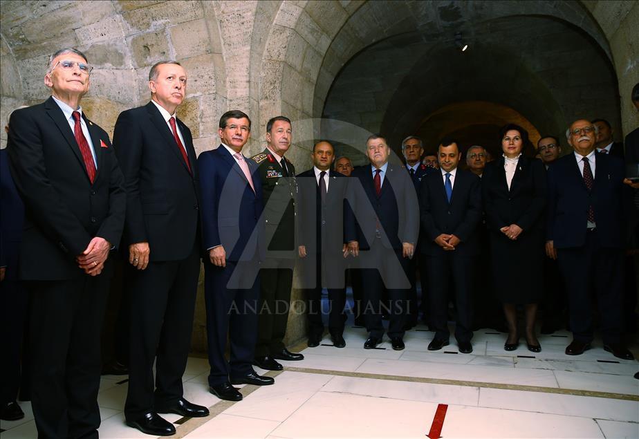 Sancar'ın Nobel Ödülü'nü Anıtkabir'e takdim töreni