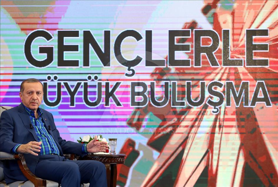 Cumhurbaşkanı Erdoğan, gençlerle buluştu