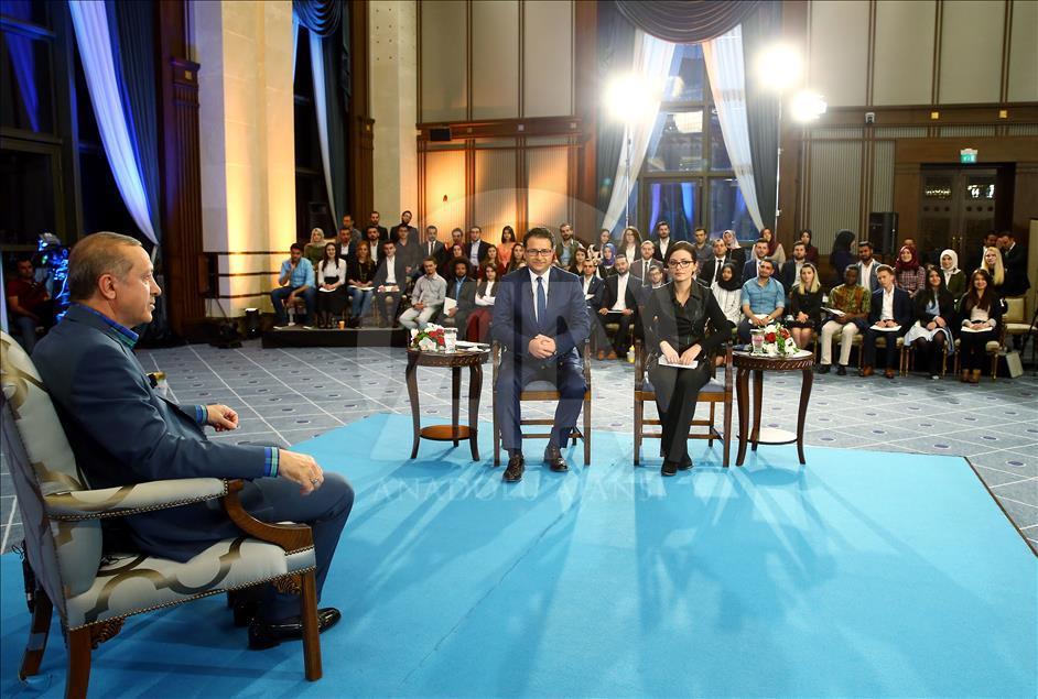 Cumhurbaşkanı Erdoğan, gençlerle buluştu