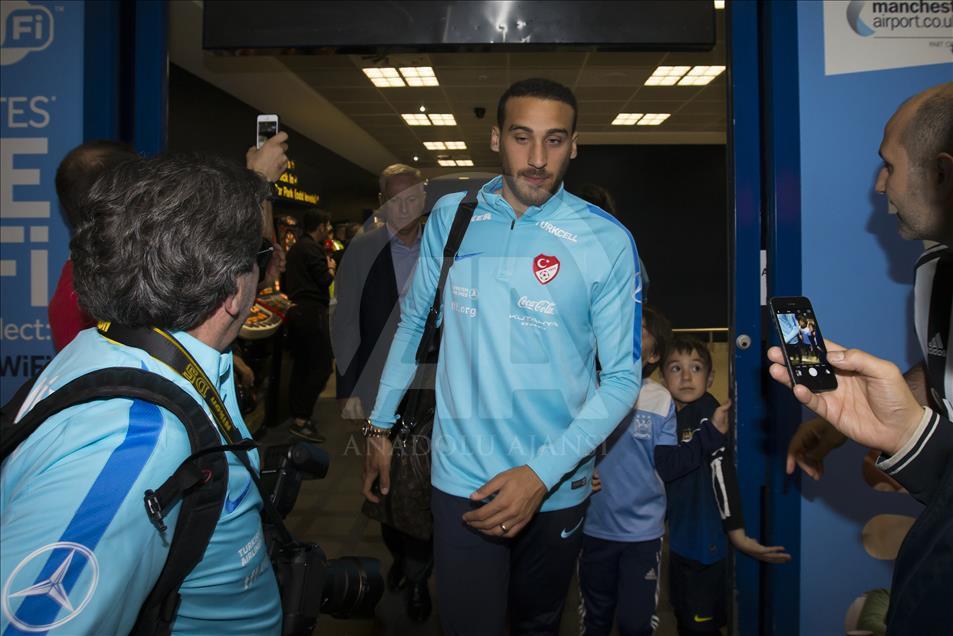 The Turkish football team arrive in Manchester