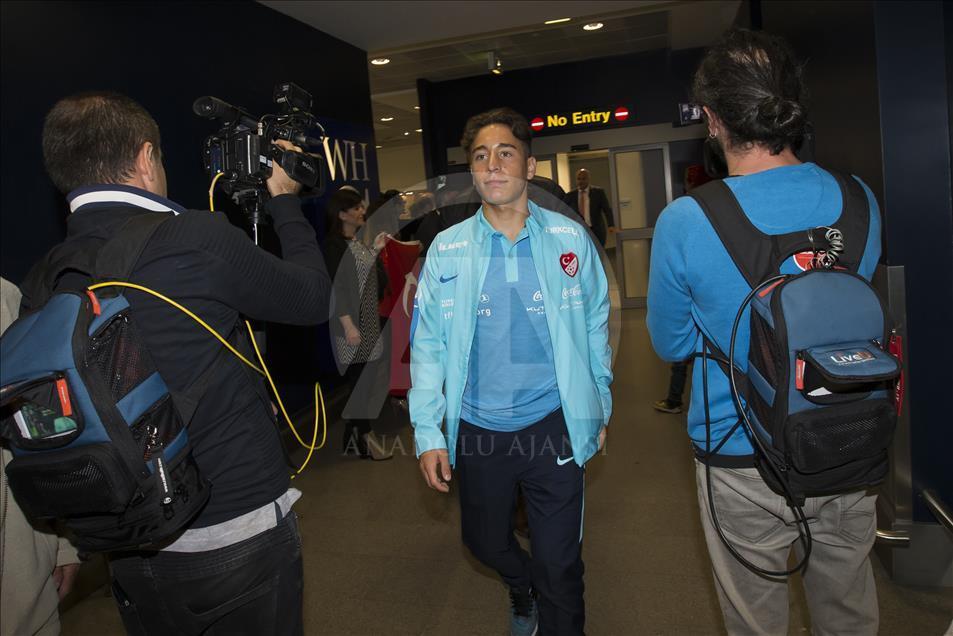 The Turkish football team arrive in Manchester