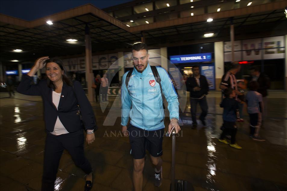 The Turkish football team arrive in Manchester