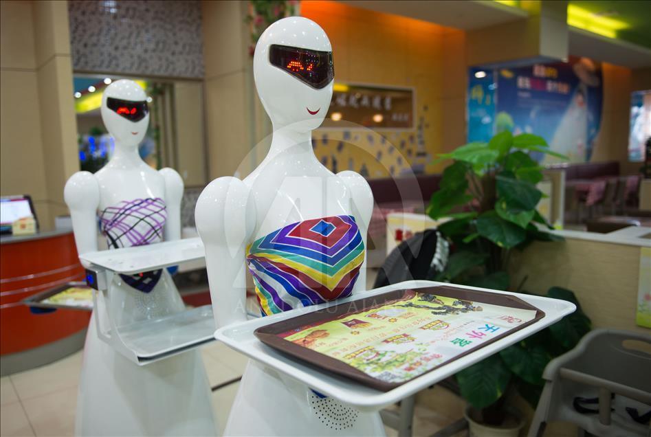 Çin'de Robot Restoran
