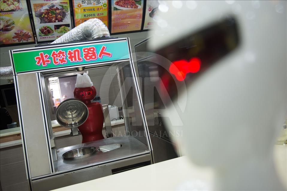 Çin'de Robot Restoran