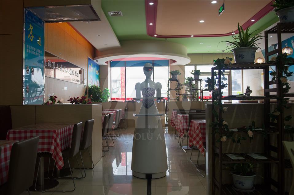 Çin'de Robot Restoran
