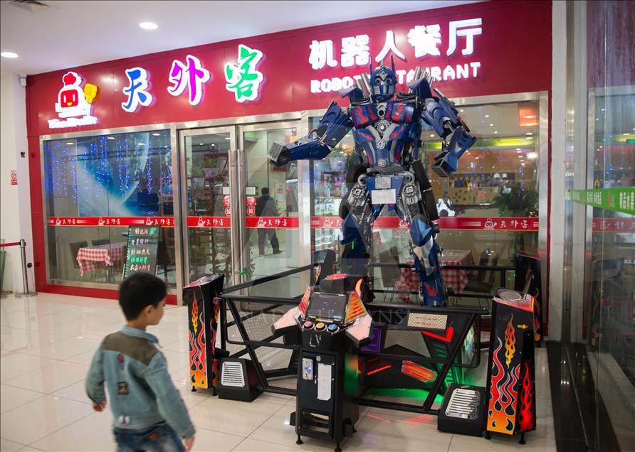 Çin'de Robot Restoran
