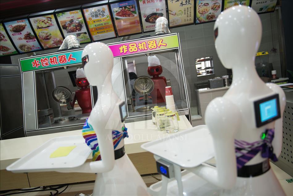 Çin'de Robot Restoran