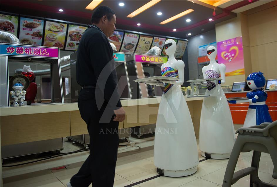 Çin'de Robot Restoran