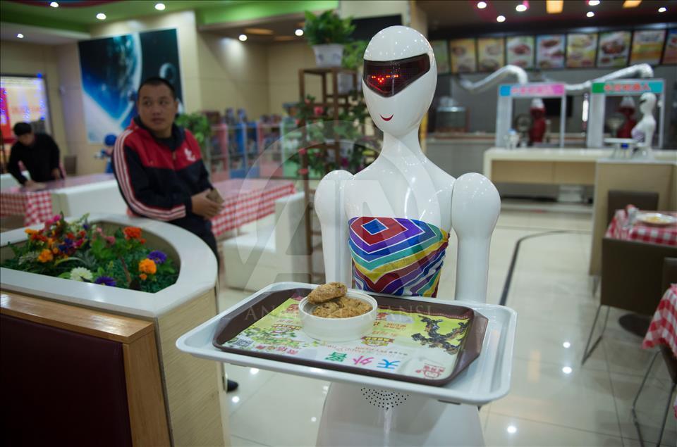 Çin'de Robot Restoran