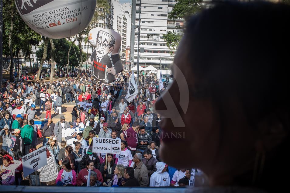Brezilya'da öğretmen protestosu