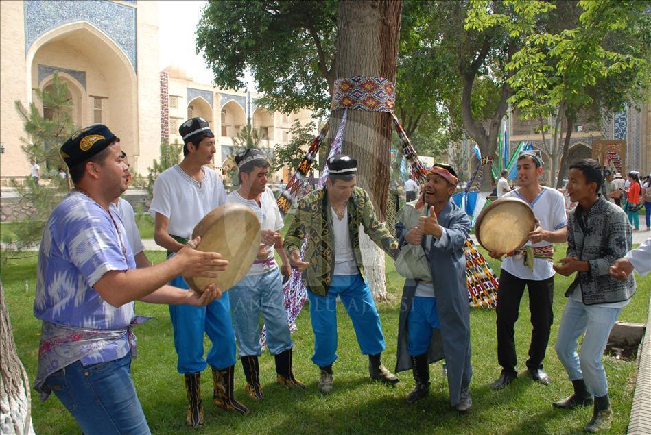 Özbekistan'da İpek ve Baharat Festivali başladı