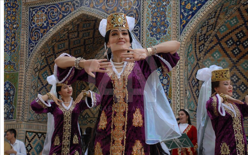 Özbekistan'da İpek ve Baharat Festivali başladı