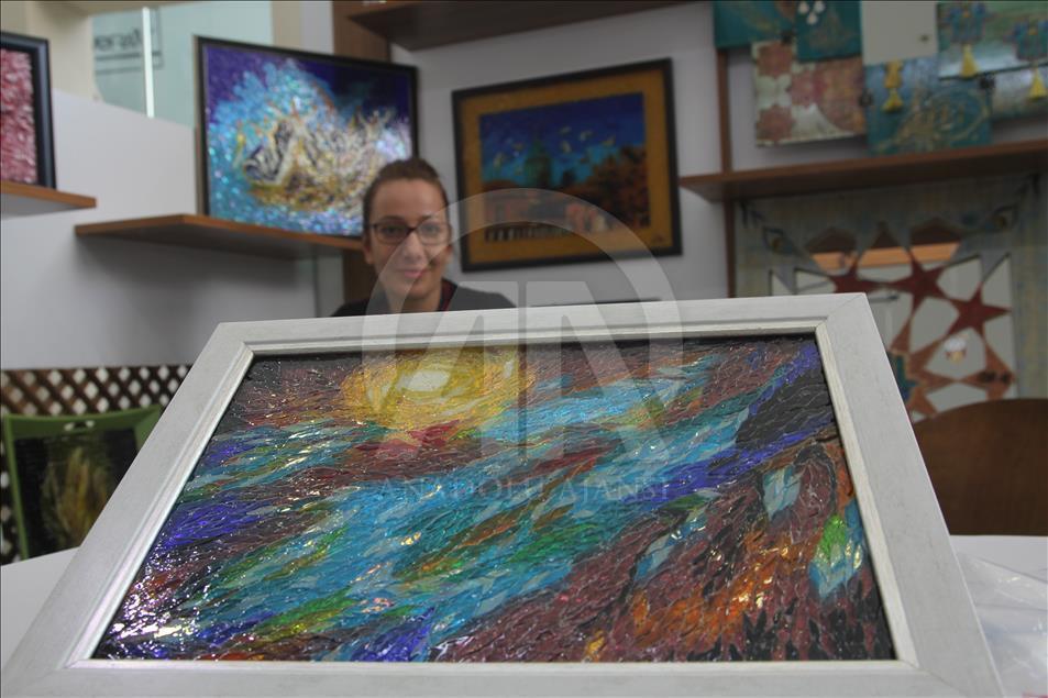 İki milyon parça camla "sema gösterisi"