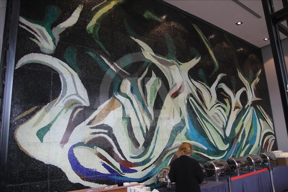 İki milyon parça camla "sema gösterisi"