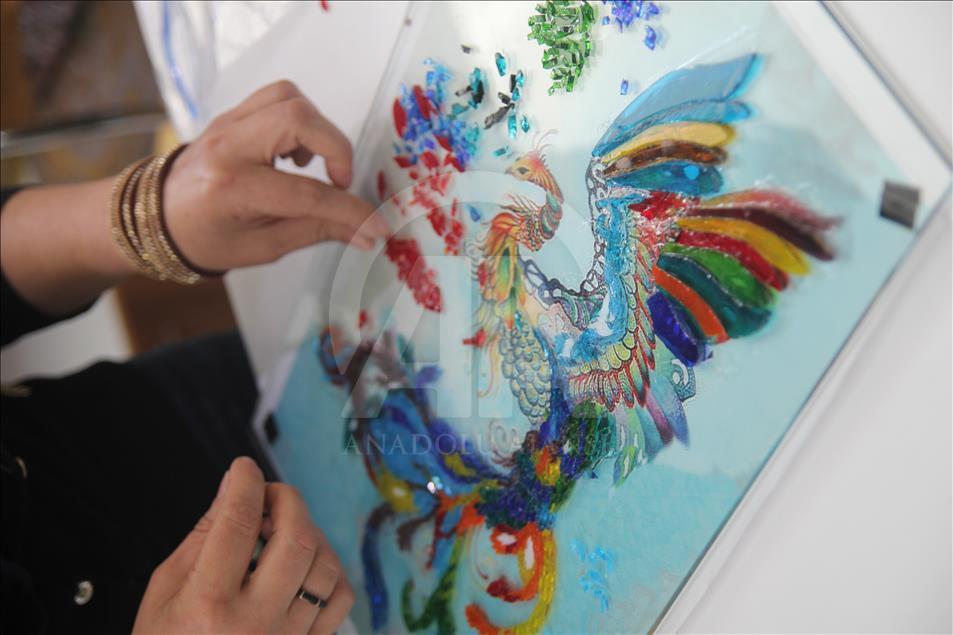 İki milyon parça camla "sema gösterisi"