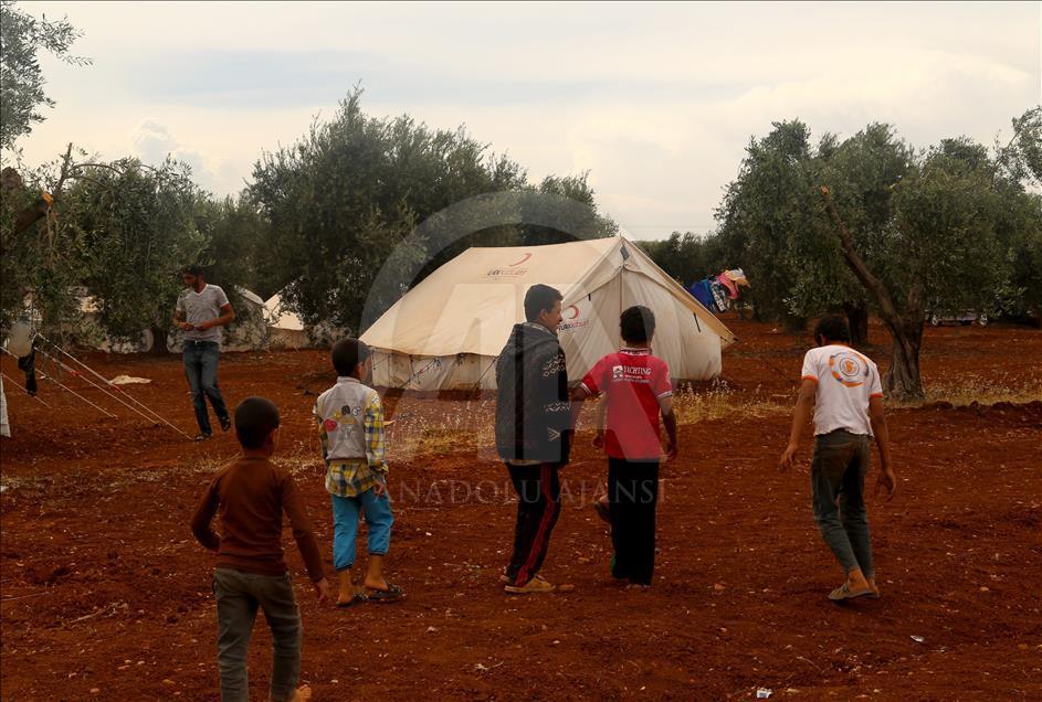 DAEŞ saldırılarından kaçan Suriyeliler
 