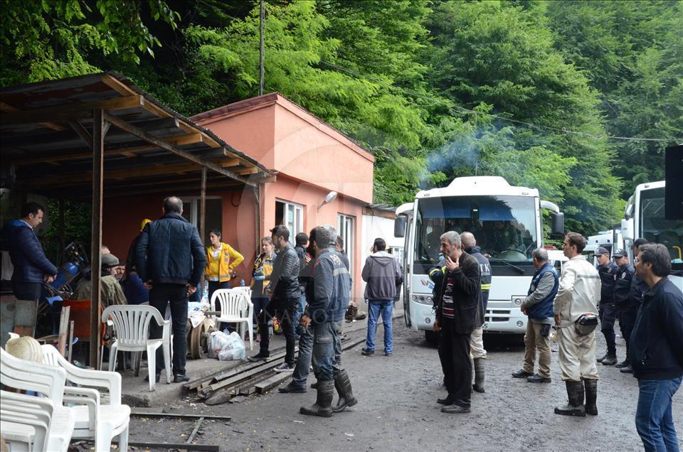 Zonguldak'taki maden işçileri maaş eylemine son verdi