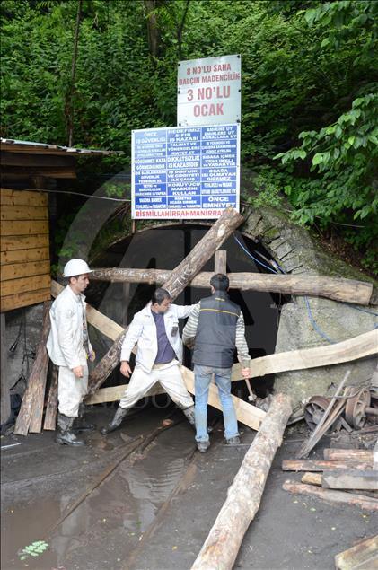 Zonguldak'taki maden işçileri maaş eylemine son verdi
