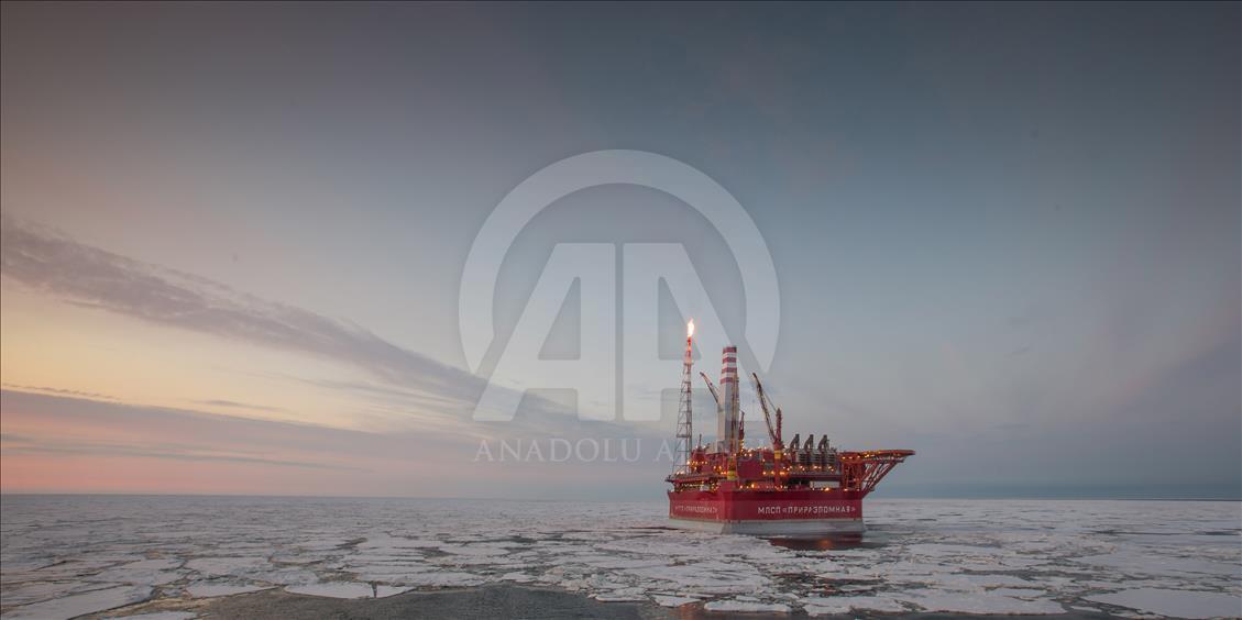 Rusya'nın kutuplardaki ilk petrol platformu ''Prirazlomnaya''