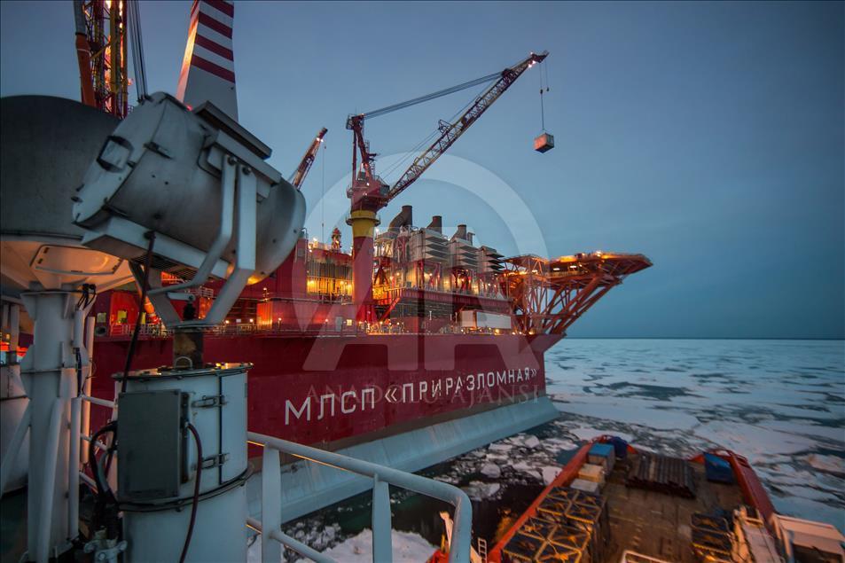 Rusya'nın kutuplardaki ilk petrol platformu ''Prirazlomnaya''