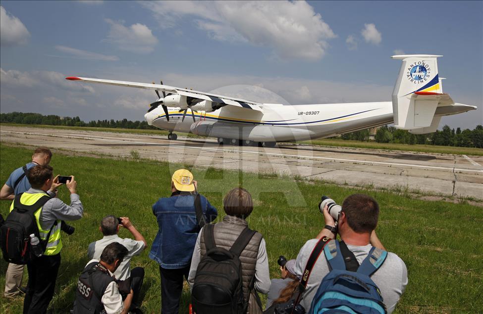 Dünyanın ilk geniş gövdeli nakliye uçağı AN-22