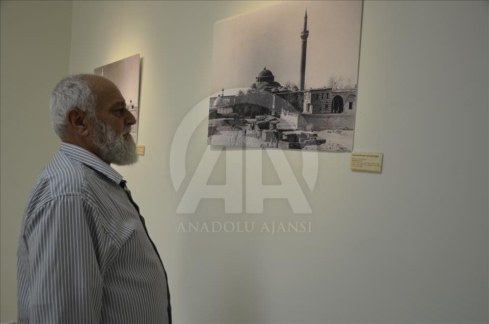 Diyarbakır'da teröristlerin ateşe verdiği tarihi cami