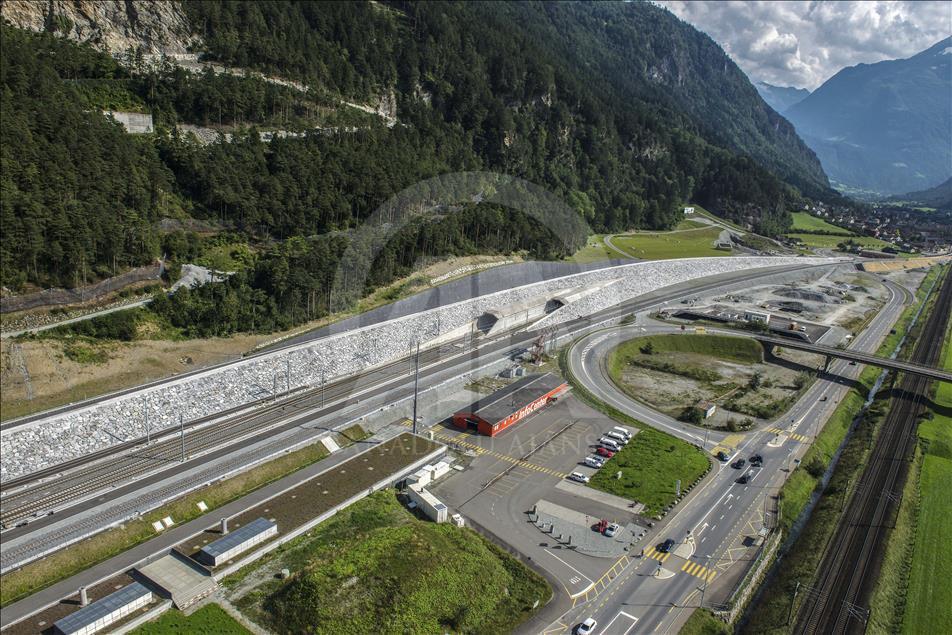 Dünyanın en uzun demiryolu tüneli Gotthard Base açıldı