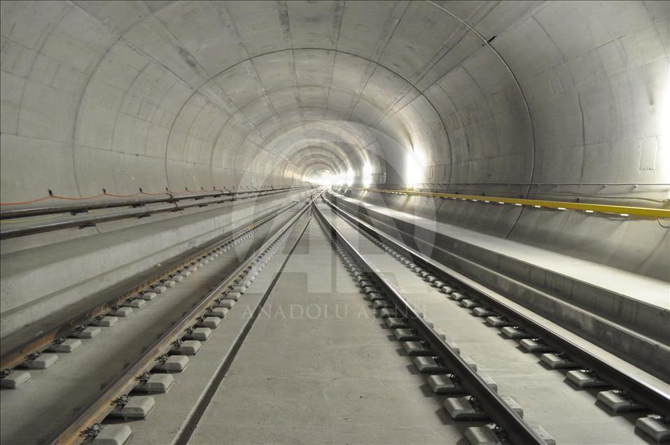Dünyanın en uzun demiryolu tüneli Gotthard Base açıldı