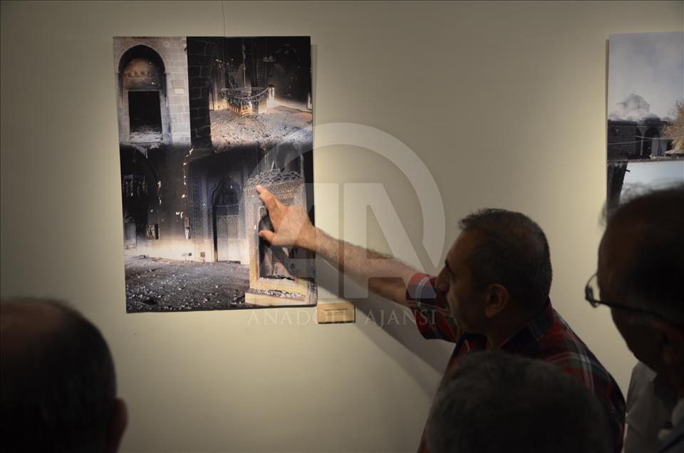 Diyarbakır'da teröristlerin ateşe verdiği tarihi cami