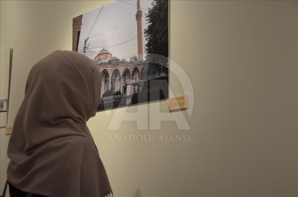Diyarbakır'da teröristlerin ateşe verdiği tarihi cami