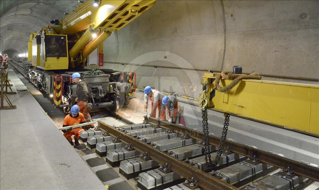 Dünyanın en uzun demiryolu tüneli Gotthard Base açıldı