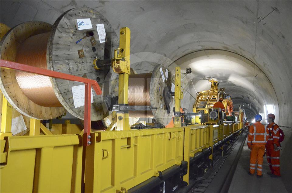 Dünyanın en uzun demiryolu tüneli Gotthard Base açıldı