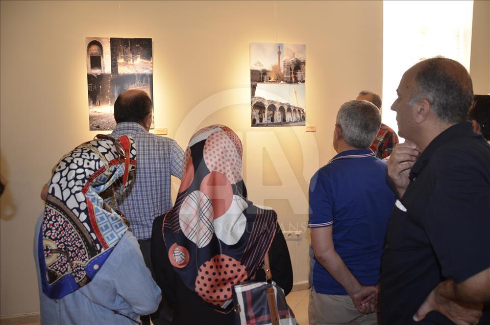 Diyarbakır'da teröristlerin ateşe verdiği tarihi cami