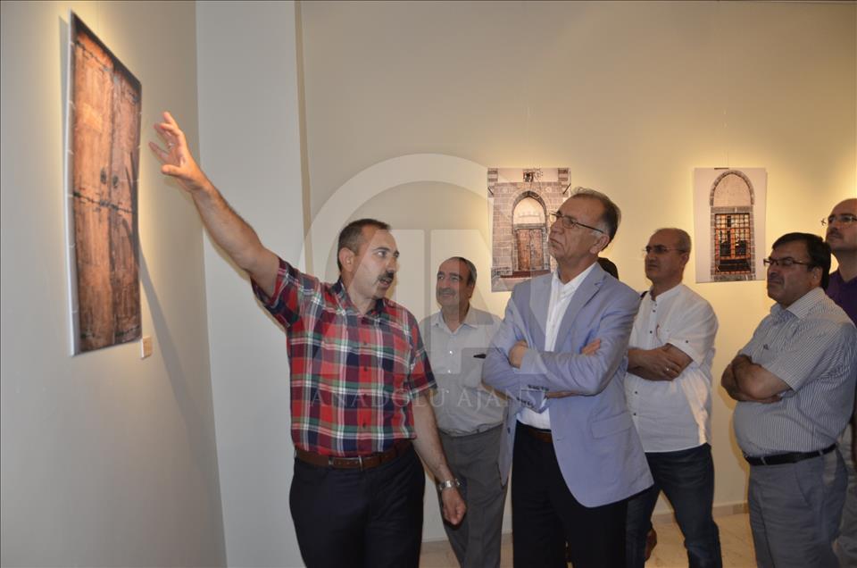 Diyarbakır'da teröristlerin ateşe verdiği tarihi cami
