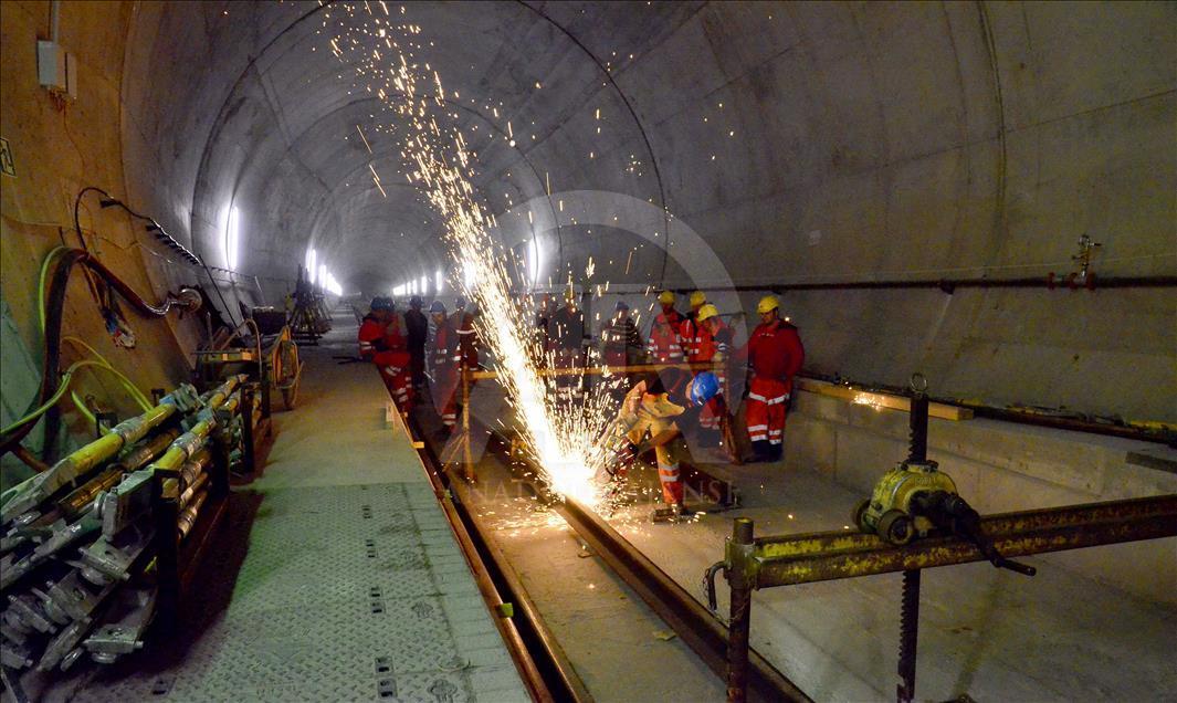 Dünyanın en uzun demiryolu tüneli Gotthard Base açıldı