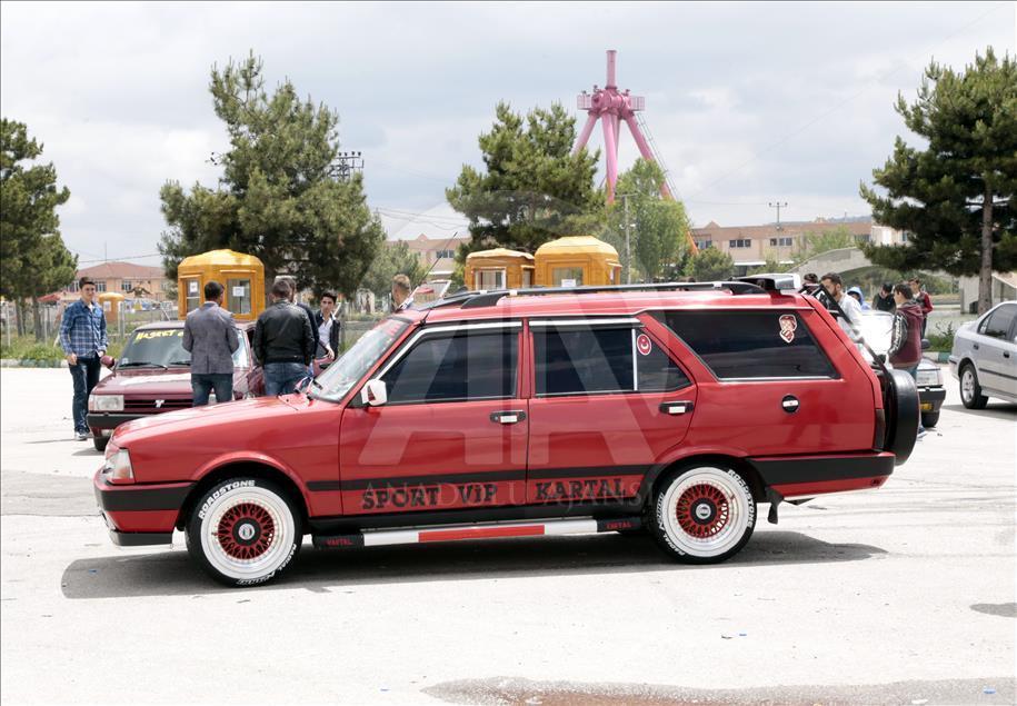 Otomobilini "Kartal Palas"a çevirdi
