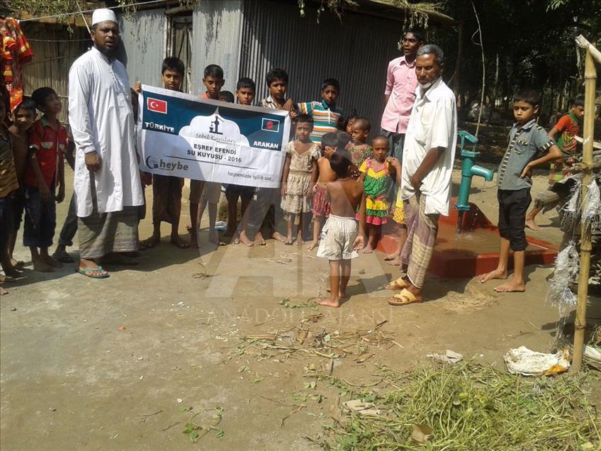 Bangladeş'teki mülteci kamplarında kalan Arakanlı Müslümanlar için 3 su kuyusu açıldı
